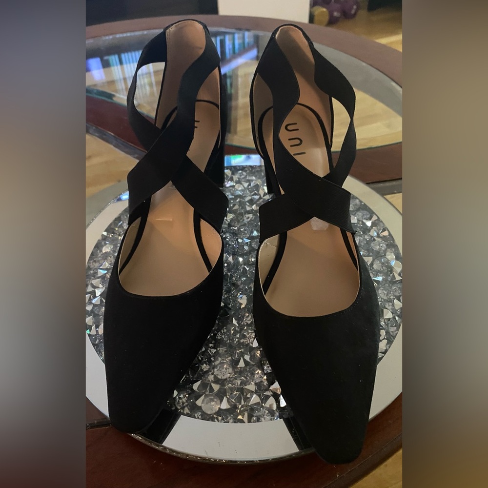 Unisa Black Crisscross Heels